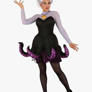 Disney Adult Premium Ursula Costume. Wig included. Very good condition.